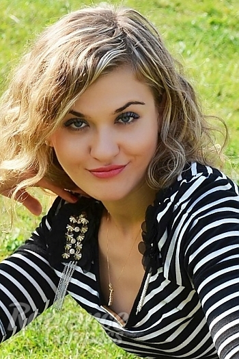 Ukrainian mail order bride Inna from Symy with light brown hair and grey eye color - image 1