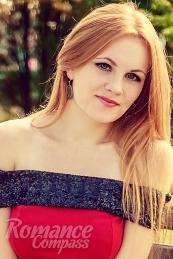 Ukrainian mail order bride Tatiana from Kharkov with light brown hair and green eye color - image 1