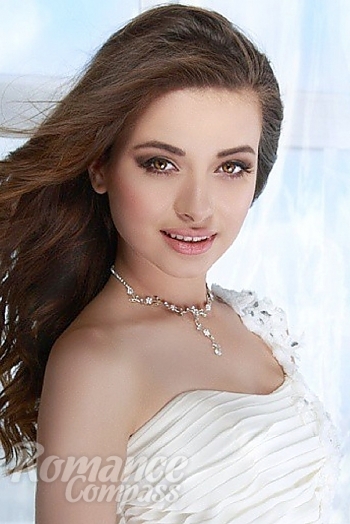 Ukrainian mail order bride Juli from Kyiv with brunette hair and brown eye color - image 1