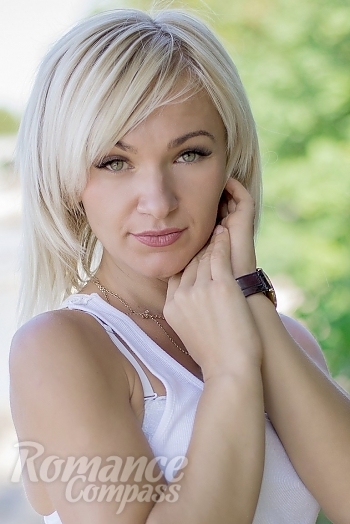 Ukrainian mail order bride Valeriya from Nikolaev with blonde hair and green eye color - image 1