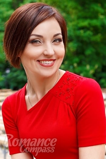 Ukrainian mail order bride Victoria from Kiev with brunette hair and brown eye color - image 1