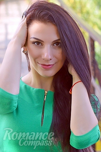 Ukrainian mail order bride Yulia from Zaporozhye with brunette hair and brown eye color - image 1