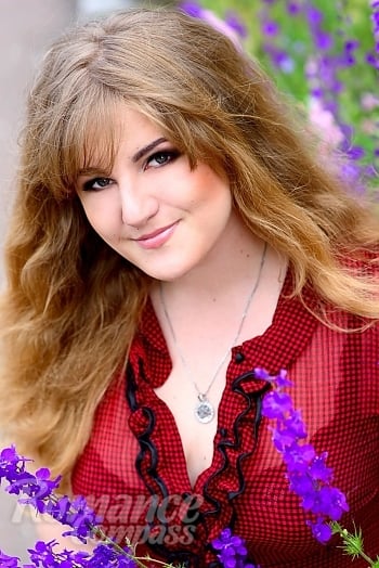 Ukrainian mail order bride Olesya from Cherkassy with light brown hair and green eye color - image 1