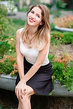 Ukrainian mail order bride Zhane from Cherkassy with light brown hair and green eye color - image 3