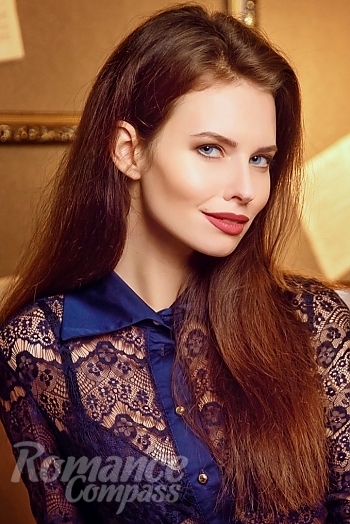 Ukrainian mail order bride Elena from Mariupol with brunette hair and grey eye color - image 1