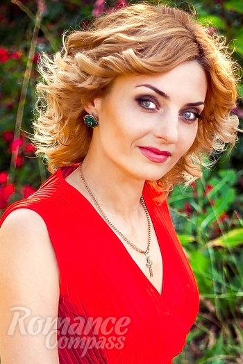 Ukrainian mail order bride Viktoriya from Bakhmut with blonde hair and blue eye color - image 1