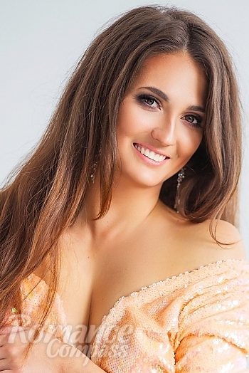 Ukrainian mail order bride Elizaveta from Nikolaev with brunette hair and hazel eye color - image 1