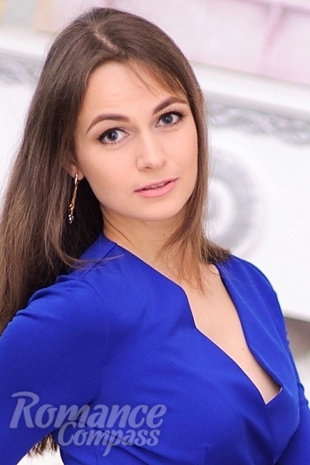 Ukrainian mail order bride Yulia from Nikopol with light brown hair and green eye color - image 1