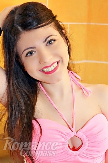 Ukrainian mail order bride Kristina from Nikopol with brunette hair and green eye color - image 1