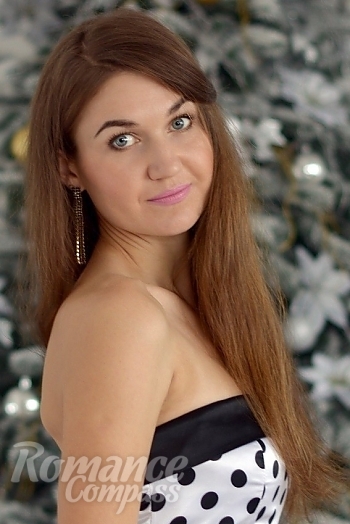 Ukrainian mail order bride Marina from Nikolaev with brunette hair and blue eye color - image 1