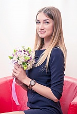 Ukrainian mail order bride Daria from Kiev with light brown hair and green eye color - image 8