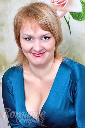 Ukrainian mail order bride Marina from Nikolaev with light brown hair and green eye color - image 1
