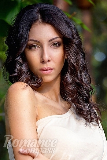Ukrainian mail order bride Teodora from Sofia with brunette hair and green eye color - image 1