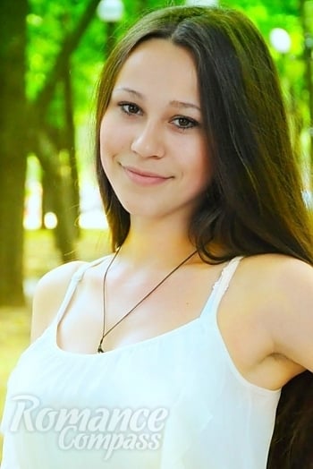 Ukrainian mail order bride Darina from Kharkov with brunette hair and brown eye color - image 1