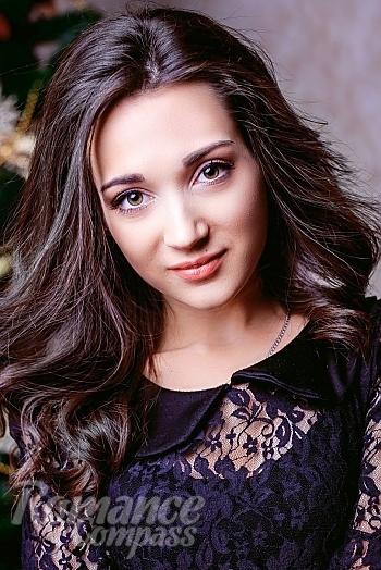 Ukrainian mail order bride Vera from Zaporozhye with brunette hair and green eye color - image 1