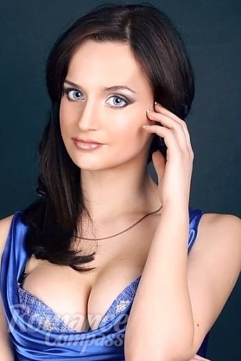 Ukrainian mail order bride Daria from Gorlovka with light brown hair and grey eye color - image 1