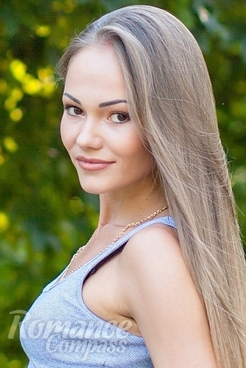 Ukrainian mail order bride Tamara from Kremenchug with light brown hair and brown eye color - image 1
