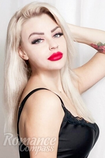 Ukrainian mail order bride Jana from Kamianske with blonde hair and green eye color - image 1