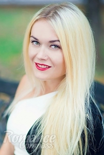 Ukrainian mail order bride Tatiana from Lugansk with blonde hair and green eye color - image 1