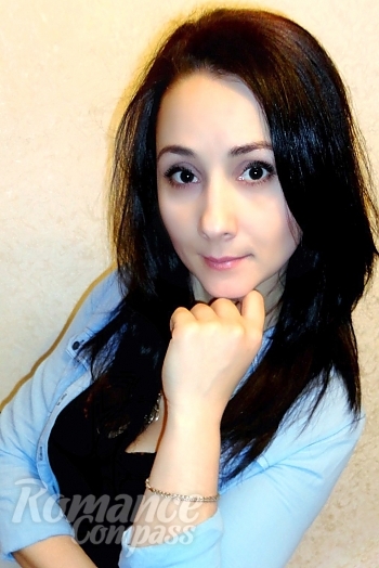 Ukrainian mail order bride Inna from Lugansk with light brown hair and brown eye color - image 1