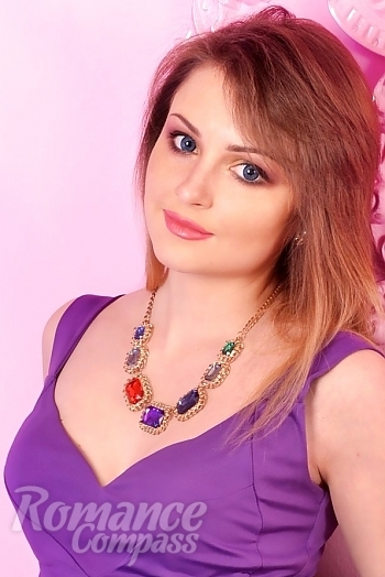 Ukrainian mail order bride Alesya from Kharkov with brunette hair and blue eye color - image 1