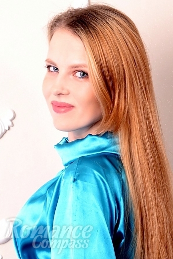 Ukrainian mail order bride Nataliya from Kharkov with brunette hair and blue eye color - image 1
