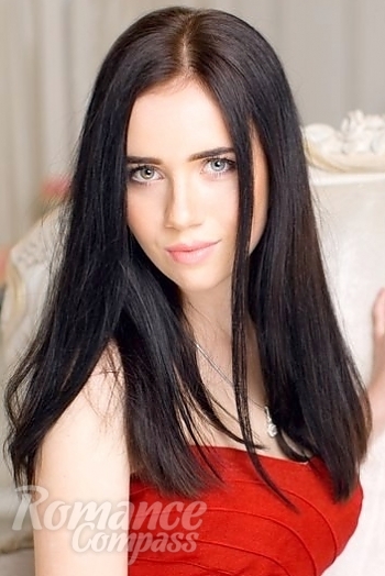 Ukrainian mail order bride Taisia from Kyiv with brunette hair and blue eye color - image 1