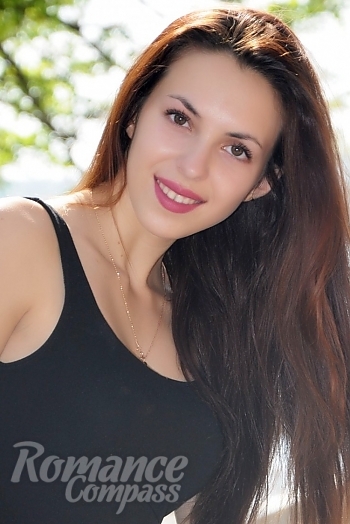 Ukrainian mail order bride Elena from Kiev with light brown hair and hazel eye color - image 1
