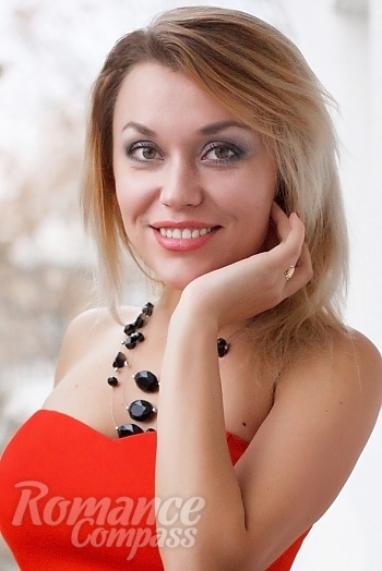 Ukrainian mail order bride Svetlana from Zhytomyr with blonde hair and green eye color - image 1