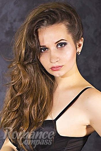 Ukrainian mail order bride Mary from dnipro with brunette hair and brown eye color - image 1