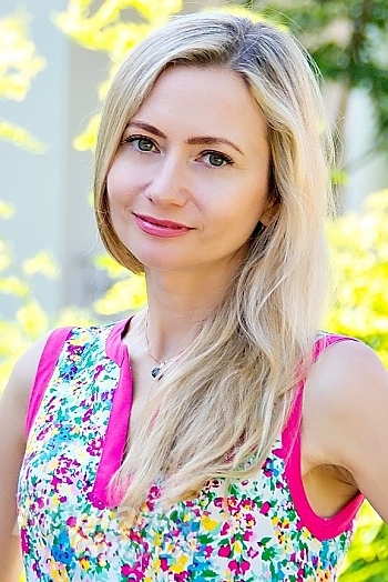 Ukrainian mail order bride Tatyana from Odessa with blonde hair and green eye color - image 1