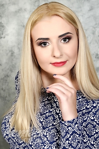 Ukrainian mail order bride Darina from Kharkov with blonde hair and grey eye color - image 1
