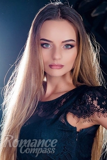 Ukrainian mail order bride Valeria from Lugansk with light brown hair and green eye color - image 1