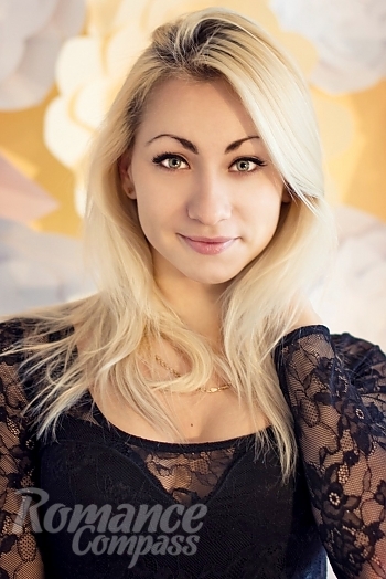 Ukrainian mail order bride Valeria from Lugansk with blonde hair and green eye color - image 1