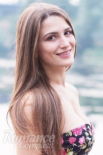 Ukrainian mail order bride Inesa from Melitopol with brunette hair and hazel eye color - image 1