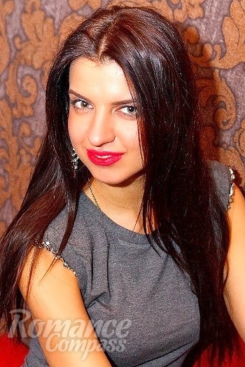 Ukrainian mail order bride Viktoria from Kharkiv with brunette hair and green eye color - image 1