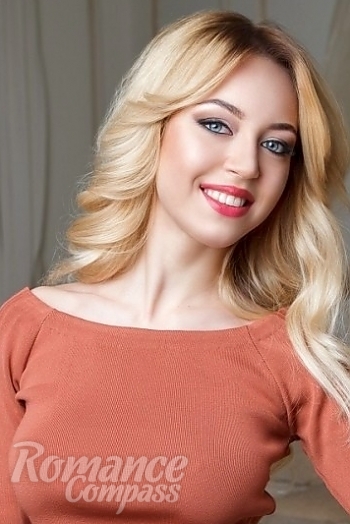 Ukrainian mail order bride Viktoria from Kiev with blonde hair and green eye color - image 1