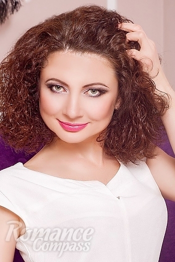 Ukrainian mail order bride Oksana from Lugansk with brunette hair and green eye color - image 1