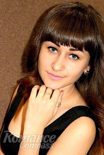 Ukrainian mail order bride Yana from Kakhovka with light brown hair and green eye color - image 1