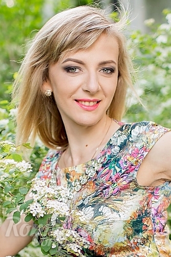 Ukrainian mail order bride Alina from Kharkov with blonde hair and green eye color - image 1