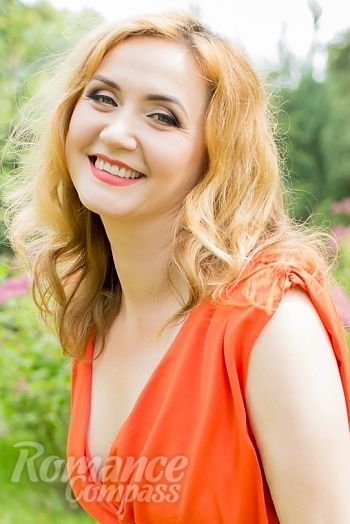 Ukrainian mail order bride Svetlana from Kharkov with red hair and hazel eye color - image 1
