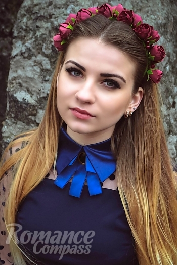 Ukrainian mail order bride Anastasia from Nikolaev with blonde hair and green eye color - image 1