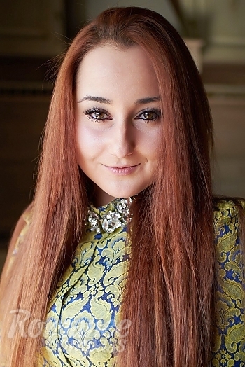 Ukrainian mail order bride Viktoria from Luhansk with auburn hair and hazel eye color - image 1