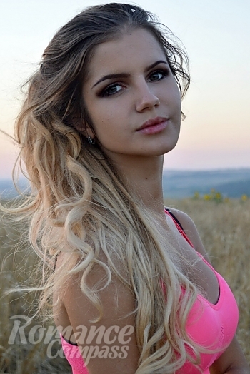 Ukrainian mail order bride Tatiana from Odessa with blonde hair and green eye color - image 1