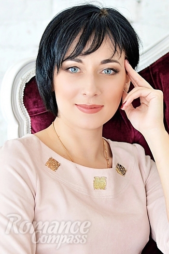 Ukrainian mail order bride Galina from Zaporozhye with brunette hair and blue eye color - image 1