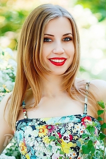 Ukrainian mail order bride Valeria from Kharkov with blonde hair and blue eye color - image 1