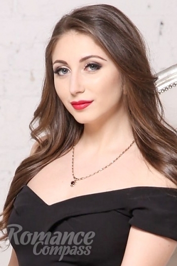 Ukrainian mail order bride Lily from Krivoy Rog with light brown hair and blue eye color - image 1