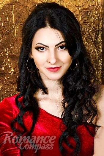 Ukrainian mail order bride Julia from Krivoy Rog with brunette hair and brown eye color - image 1