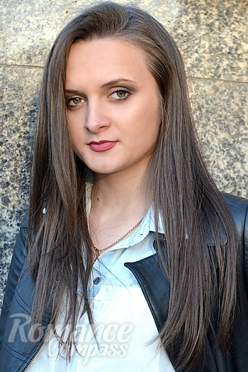 Ukrainian mail order bride Julia from Оdessa with brunette hair and hazel eye color - image 1