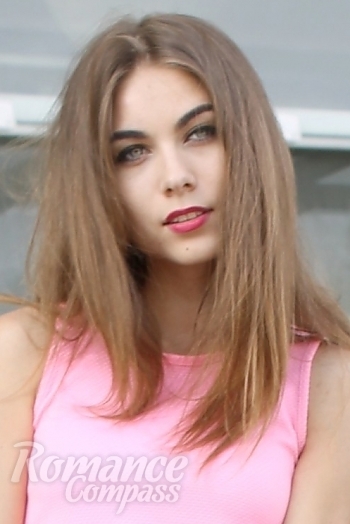 Ukrainian mail order bride Darina from Kiev with light brown hair and green eye color - image 1